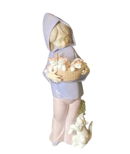 Vintage Lladro Mother’s Little Helper Porcelain Figurine With Original Box